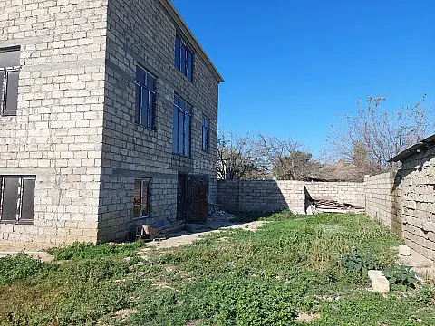 Satılır 7 otaqlı həyət evi 240 m²