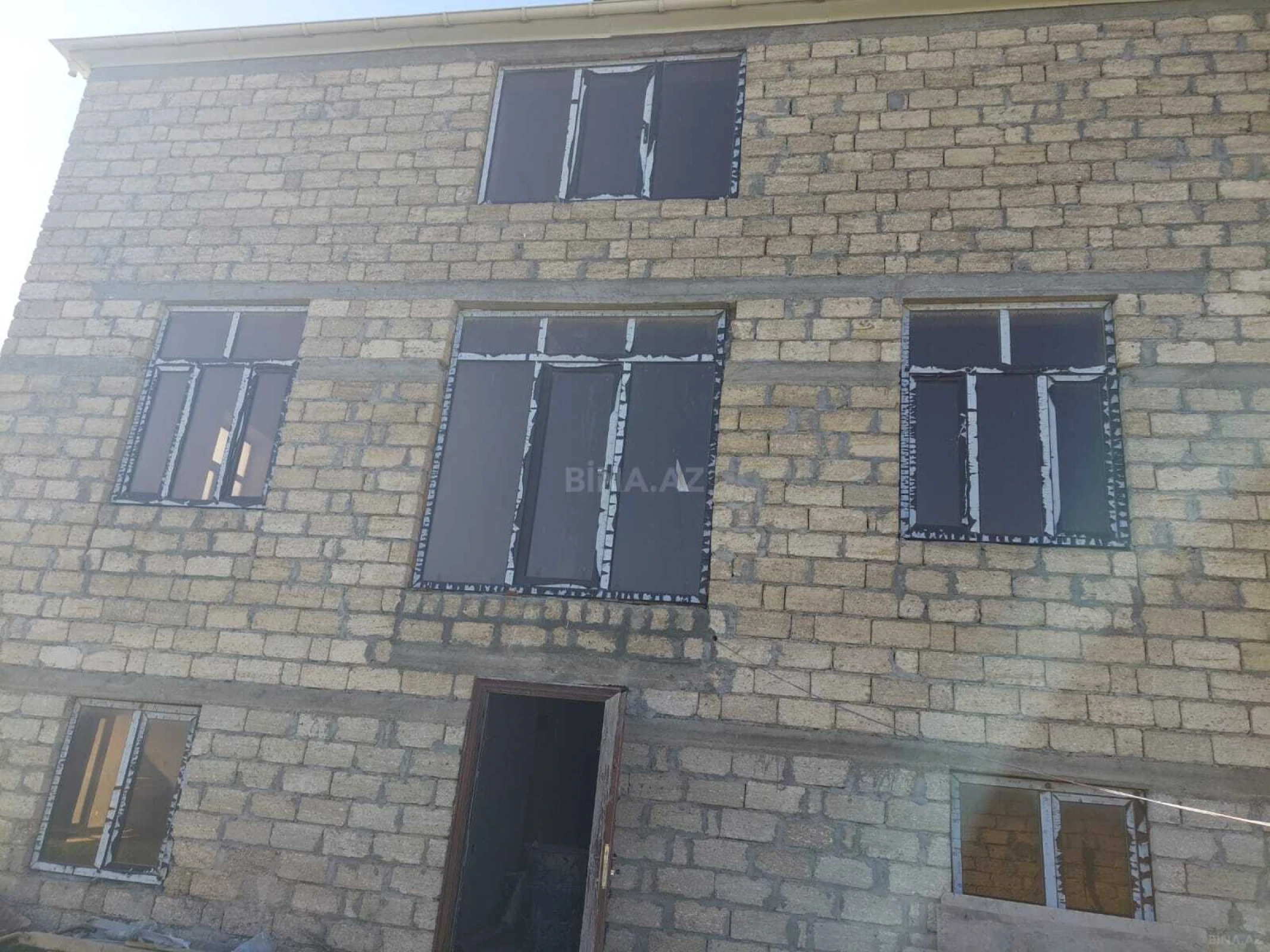Satılır 7 otaqlı həyət evi 240 m²