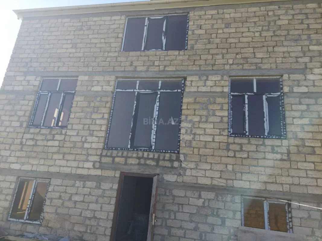 Satılır 7 otaqlı həyət evi 240 m²