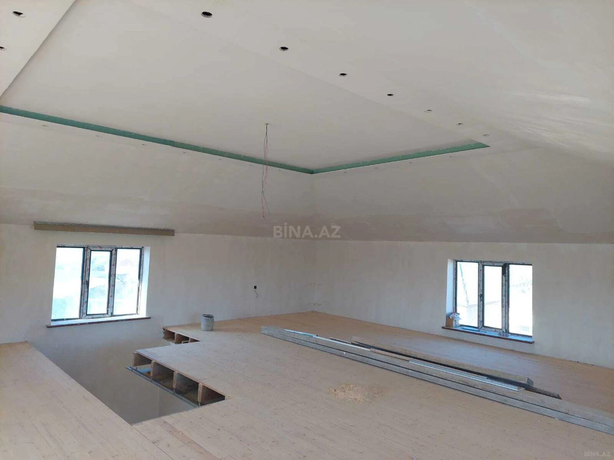 Satılır 7 otaqlı həyət evi 240 m²