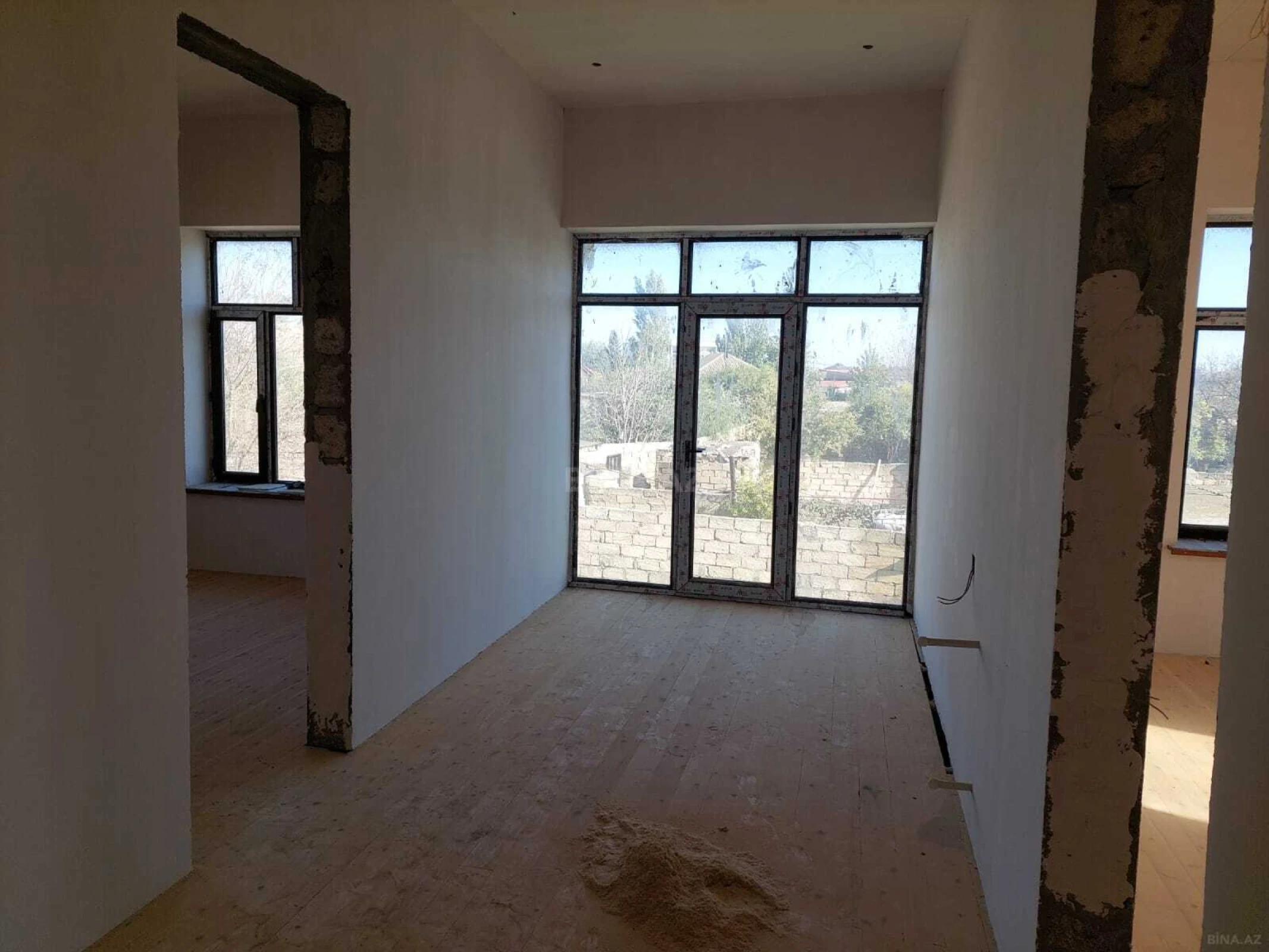 Satılır 7 otaqlı həyət evi 240 m²