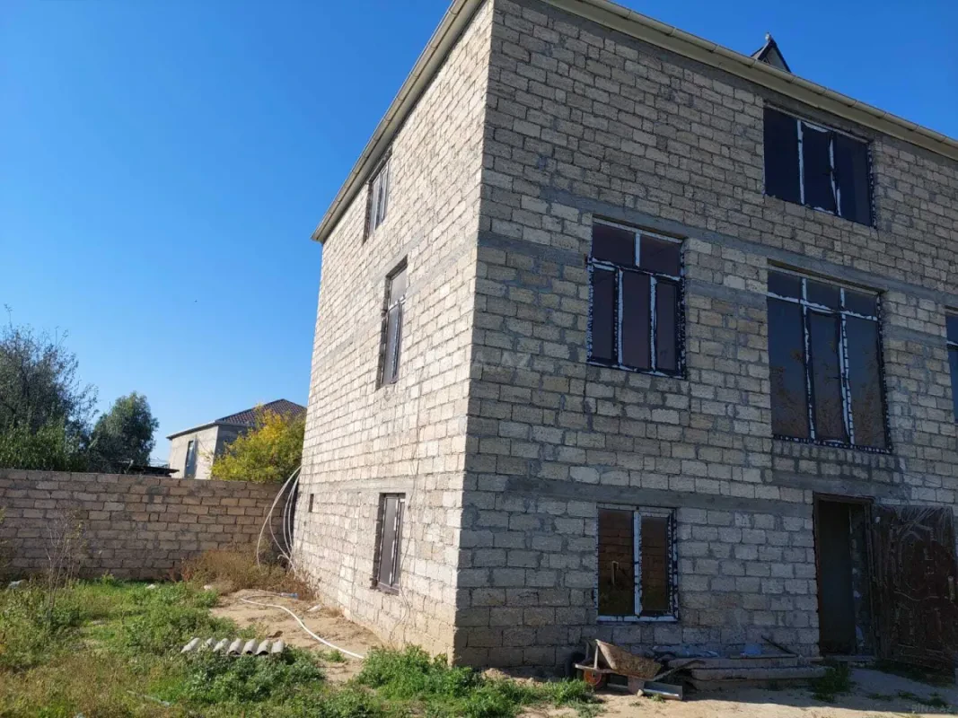 Satılır 7 otaqlı həyət evi 240 m²