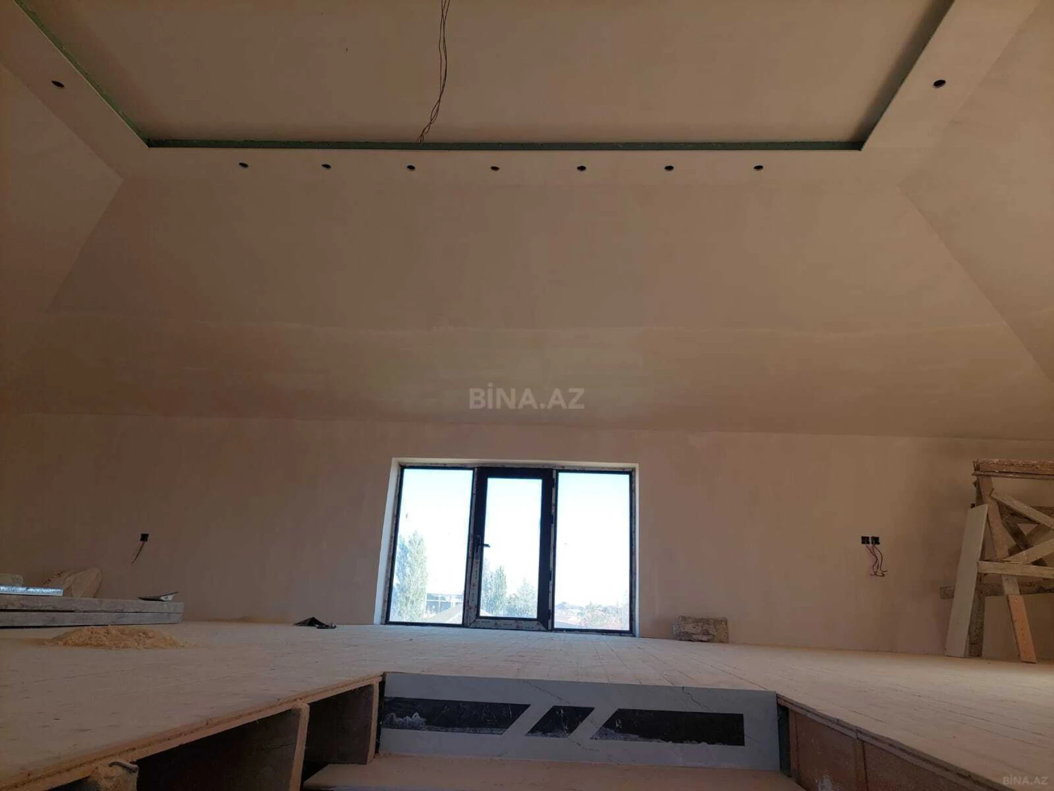 Satılır 7 otaqlı həyət evi 240 m²