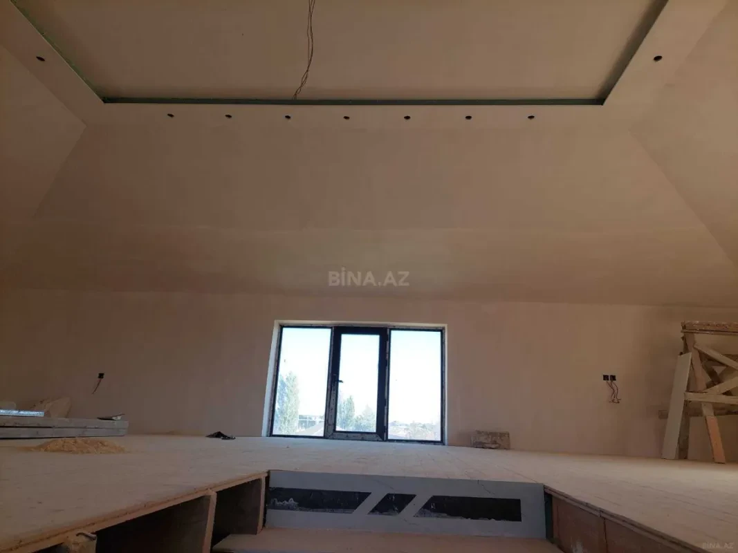 Satılır 7 otaqlı həyət evi 240 m²