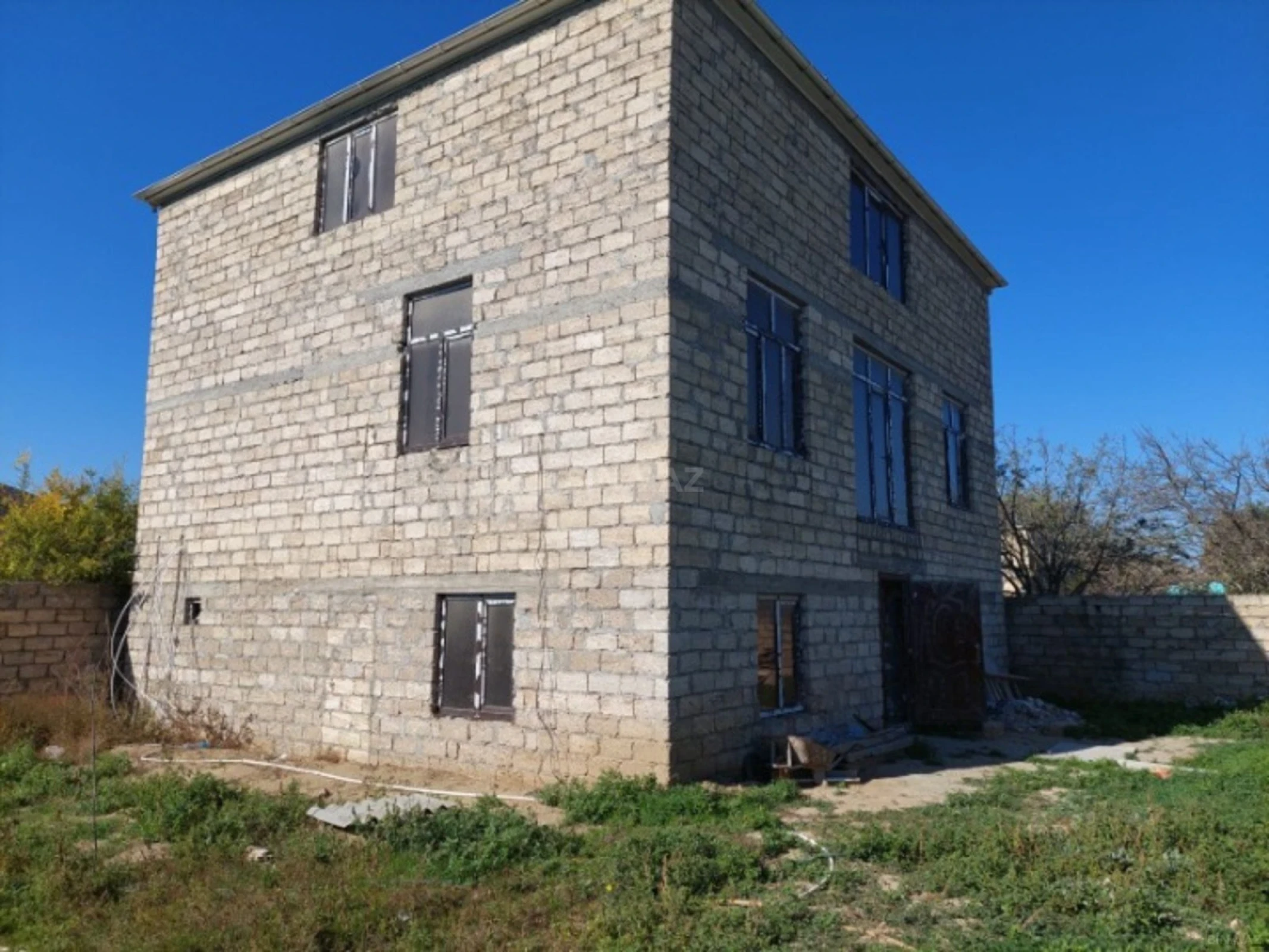 Satılır 7 otaqlı həyət evi 240 m²