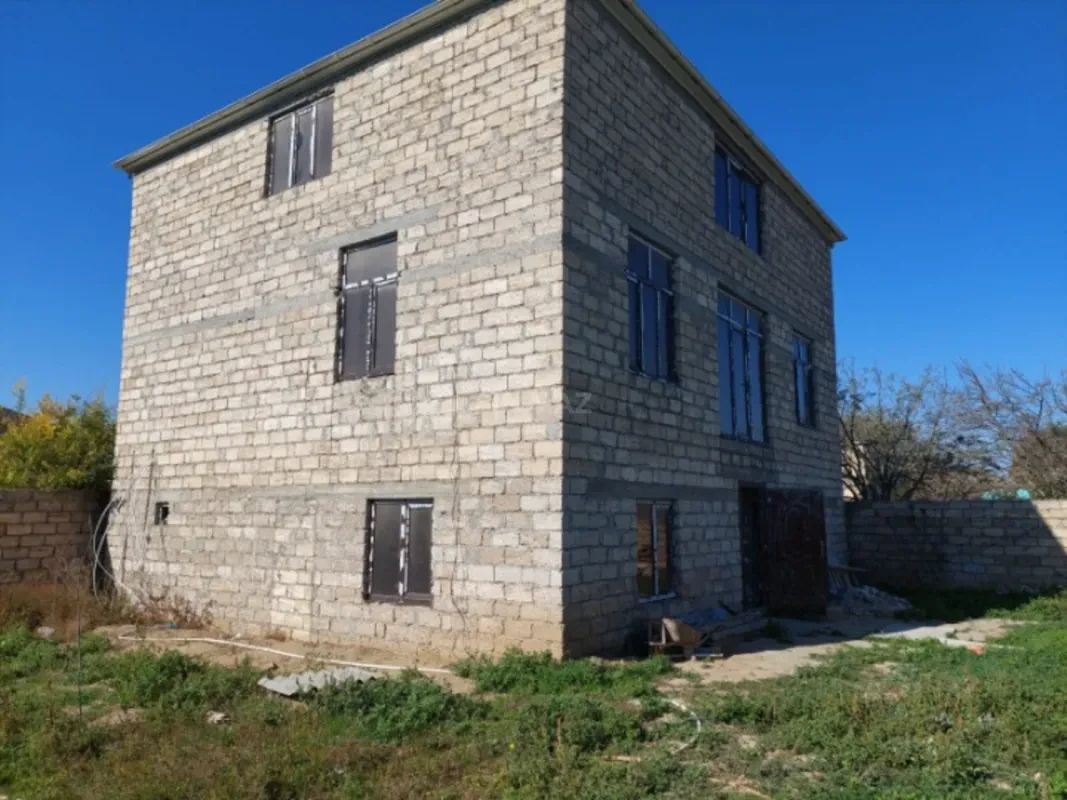 Satılır 7 otaqlı həyət evi 240 m²
