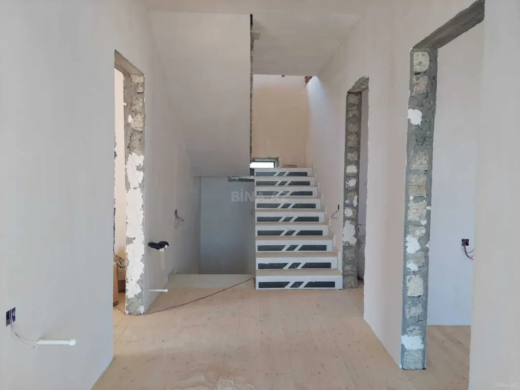Satılır 7 otaqlı həyət evi 240 m²