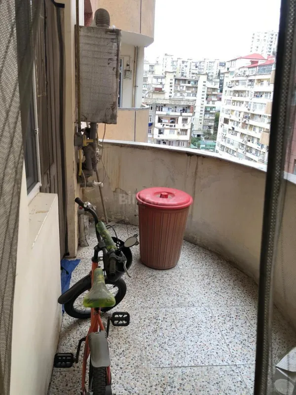 Satılır 4 otaqlı mənzil 110 m²