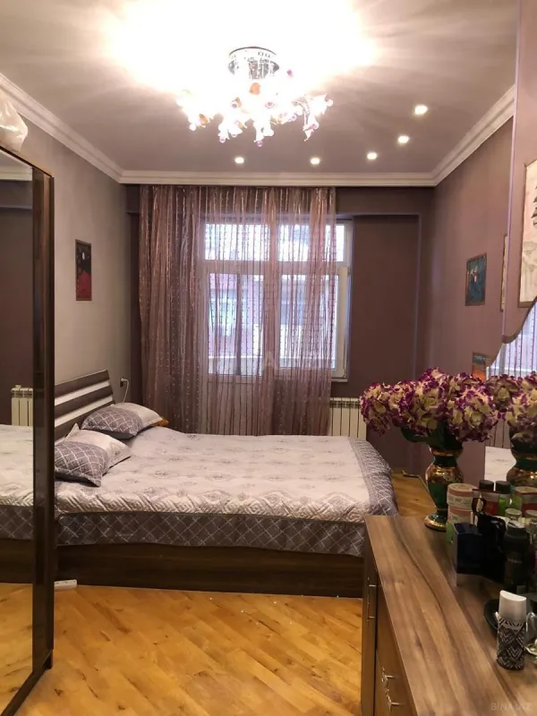 Satılır 4 otaqlı mənzil 110 m²