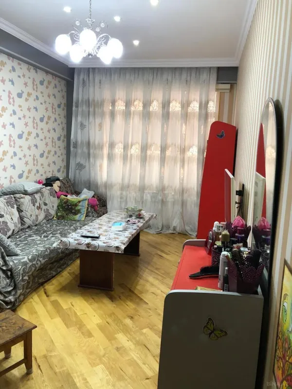 Satılır 4 otaqlı mənzil 110 m²