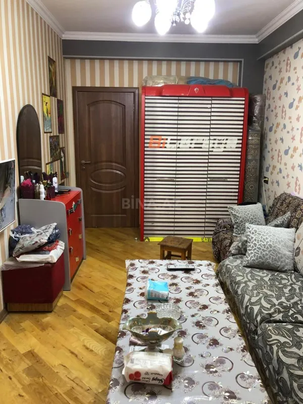 Satılır 4 otaqlı mənzil 110 m²