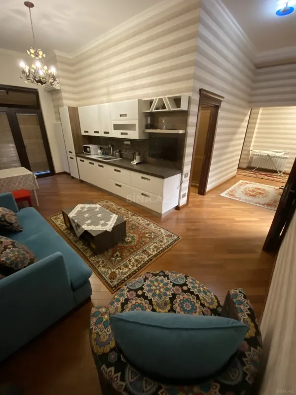 Kirayə verilir 2 otaqlı mənzil 65 m²