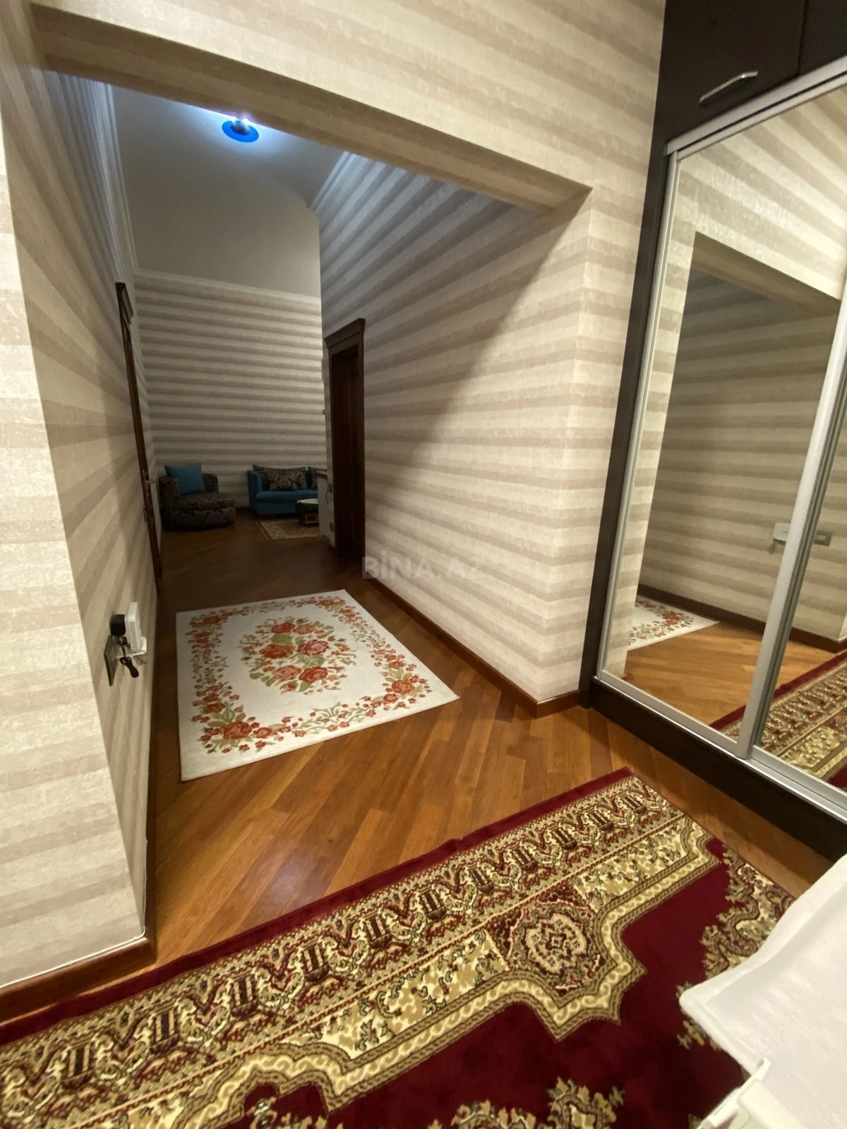 Kirayə verilir 2 otaqlı mənzil 65 m²