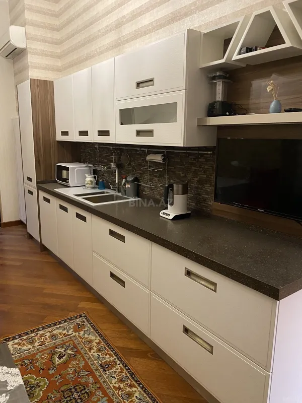 Kirayə verilir 2 otaqlı mənzil 65 m²
