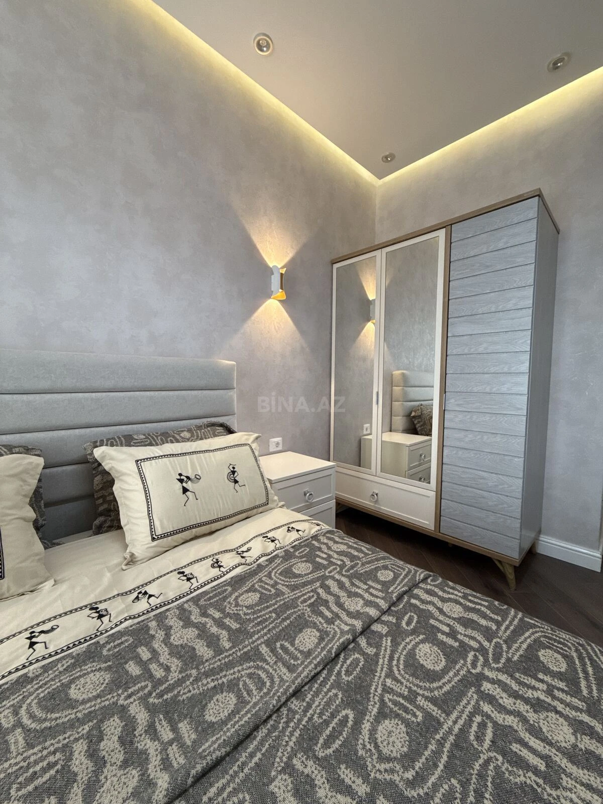 Satılır 3 otaqlı mənzil 97.4 m²