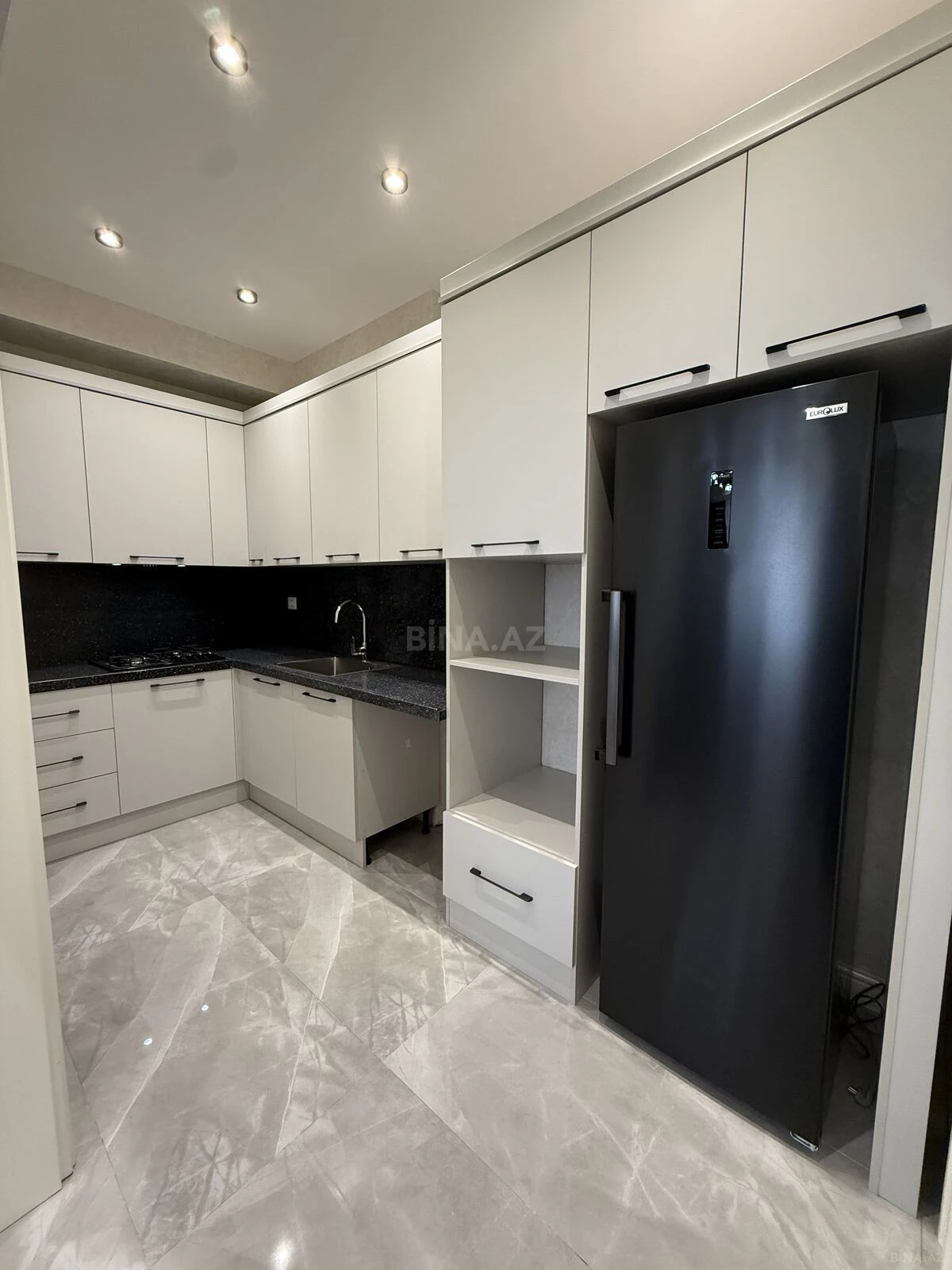 Satılır 3 otaqlı mənzil 97.4 m²