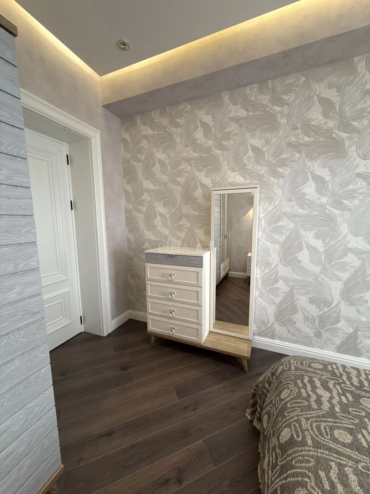 Satılır 3 otaqlı mənzil 97.4 m²