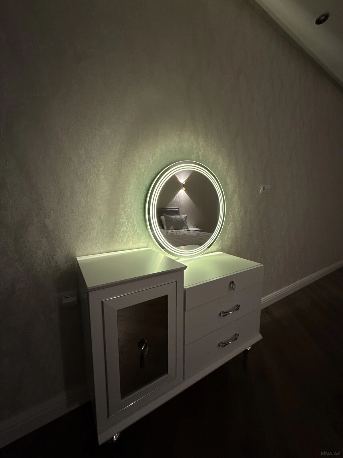 Satılır 3 otaqlı mənzil 97.4 m²