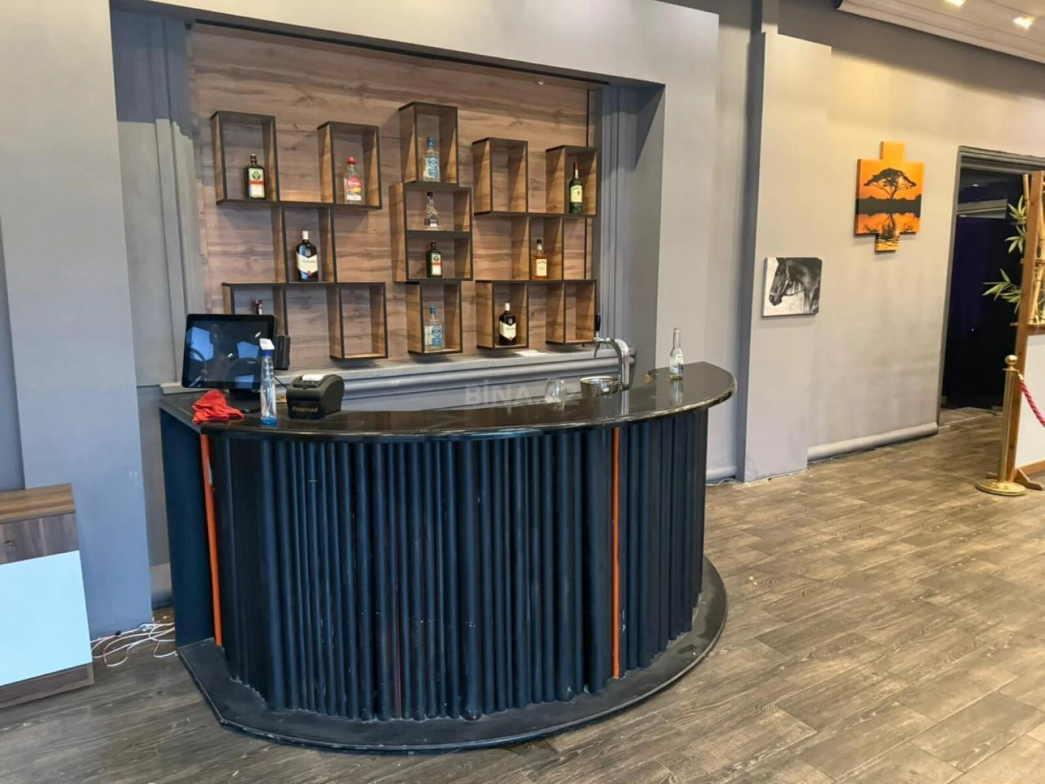 Kirayə verilir obyekt 240 m²