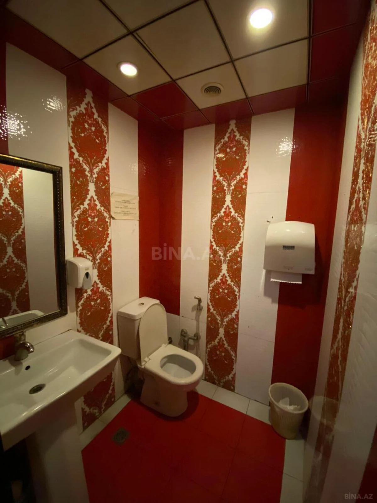 Kirayə verilir obyekt 240 m²