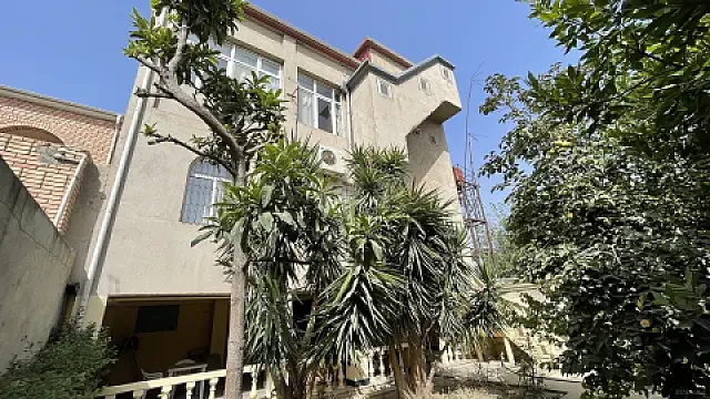 Satılır 10 otaqlı həyət evi 450 m² — Bakı 10 otaq 450.00 m²