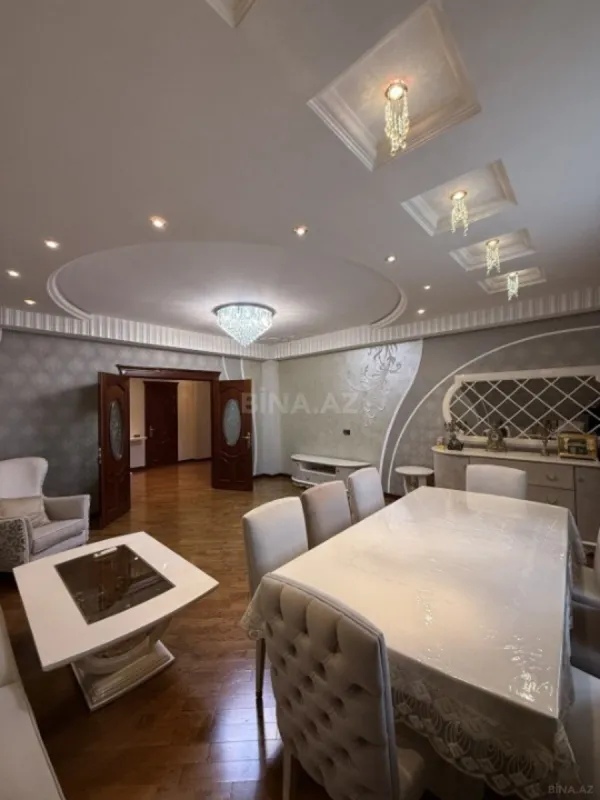 Satılır 3 otaqlı mənzil 160 m²