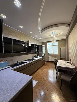 Satılır 3 otaqlı mənzil 160 m²