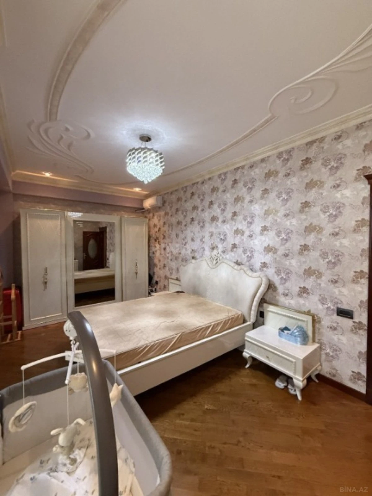 Satılır 3 otaqlı mənzil 160 m²