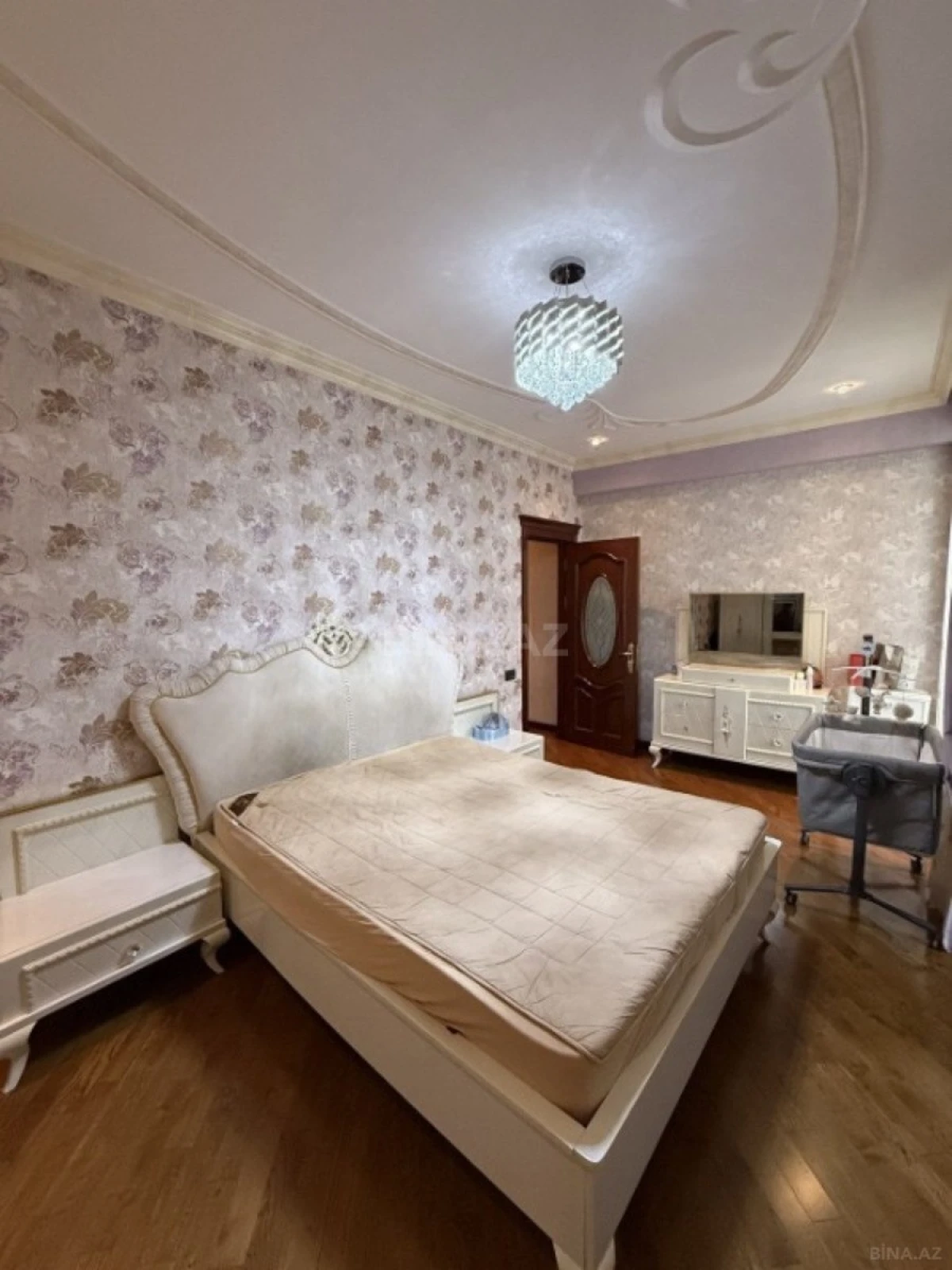 Satılır 3 otaqlı mənzil 160 m²