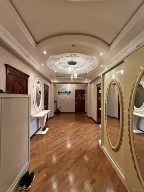 Satılır 3 otaqlı mənzil 160 m²