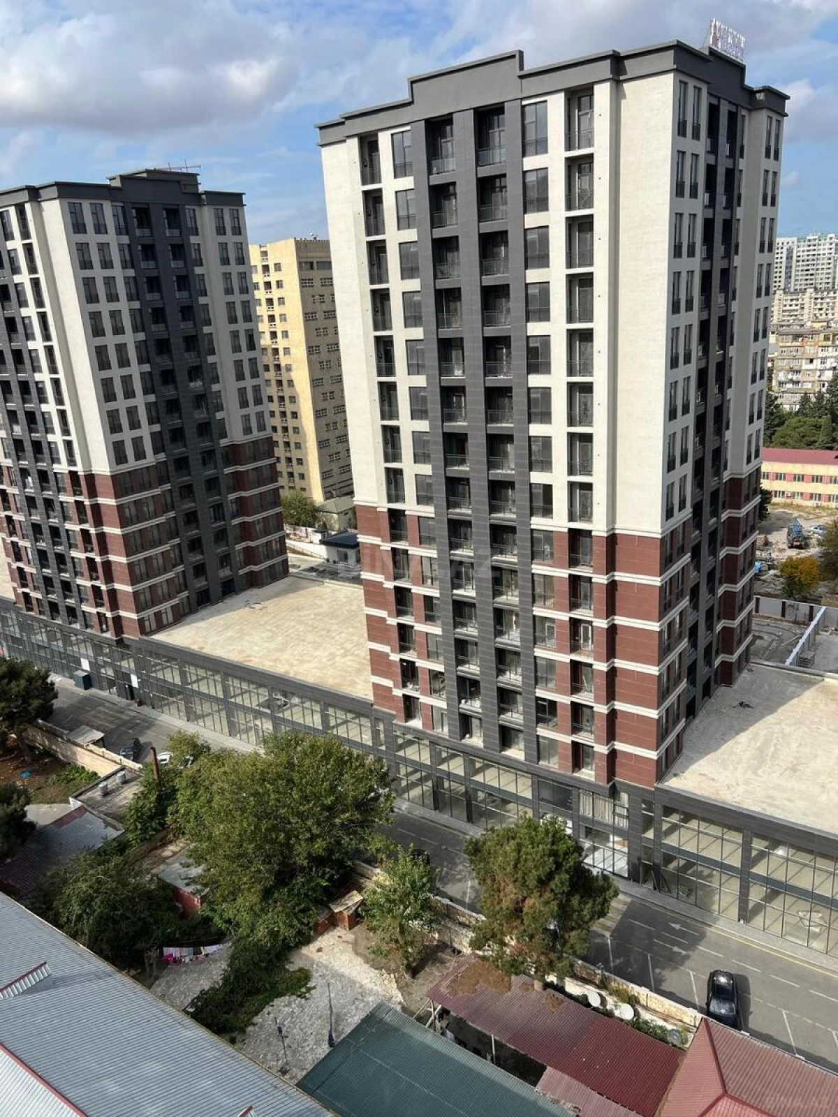 Satılır 3 otaqlı mənzil 160 m²