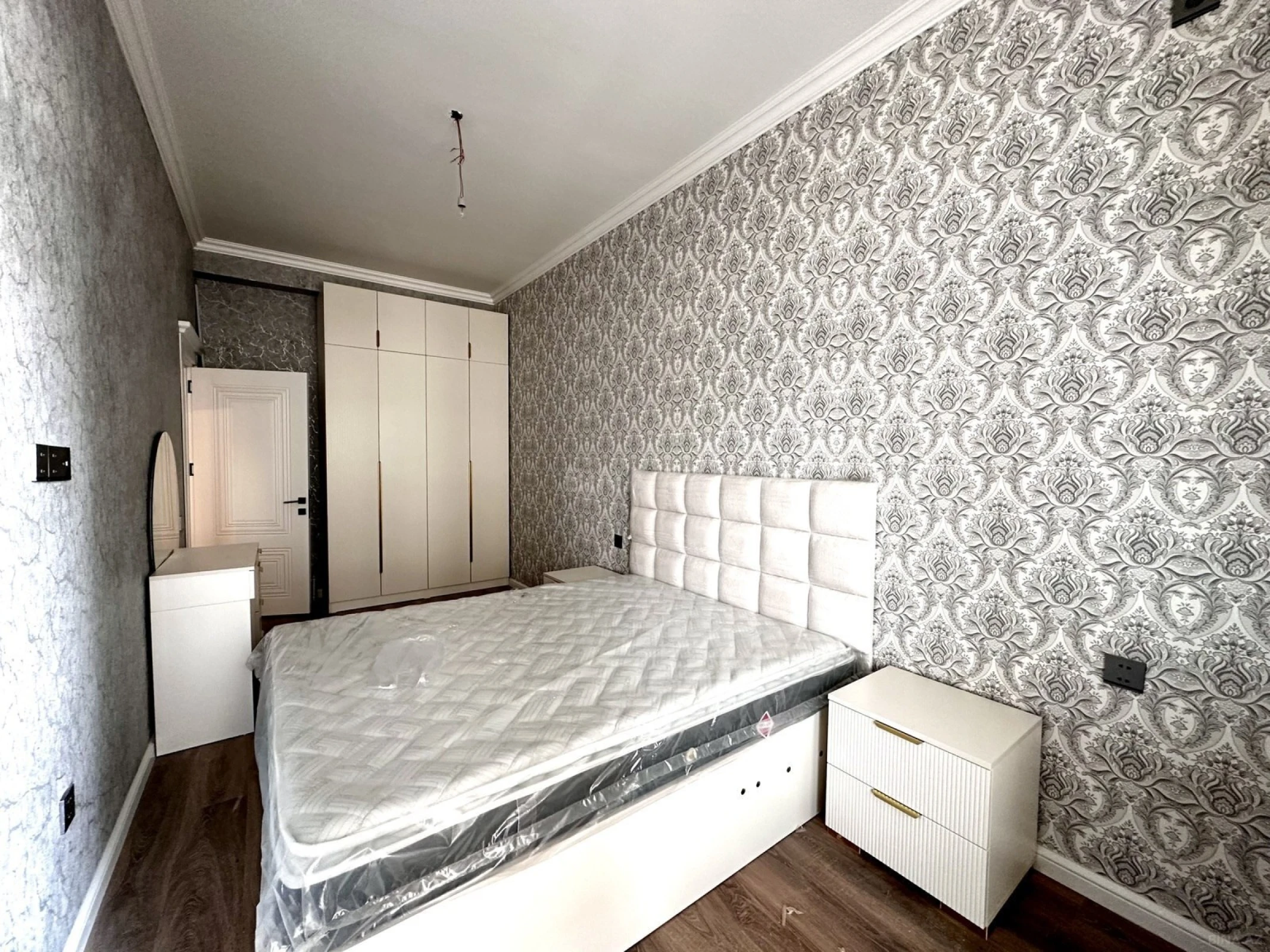Satılır 2 otaqlı mənzil 80 m²
