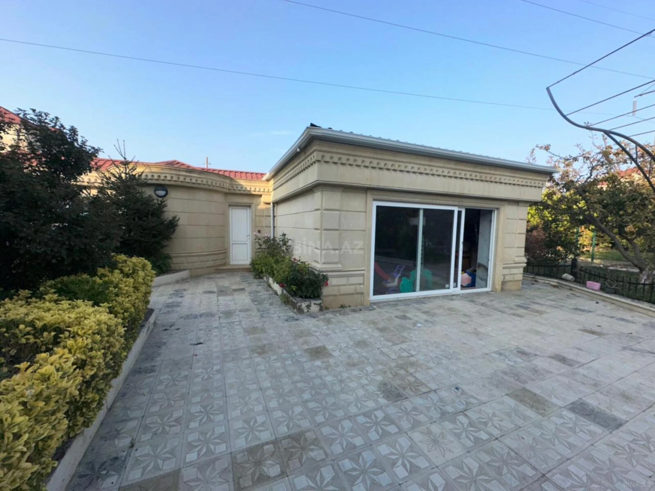 Satılır 8 otaqlı həyət evi 600 m²