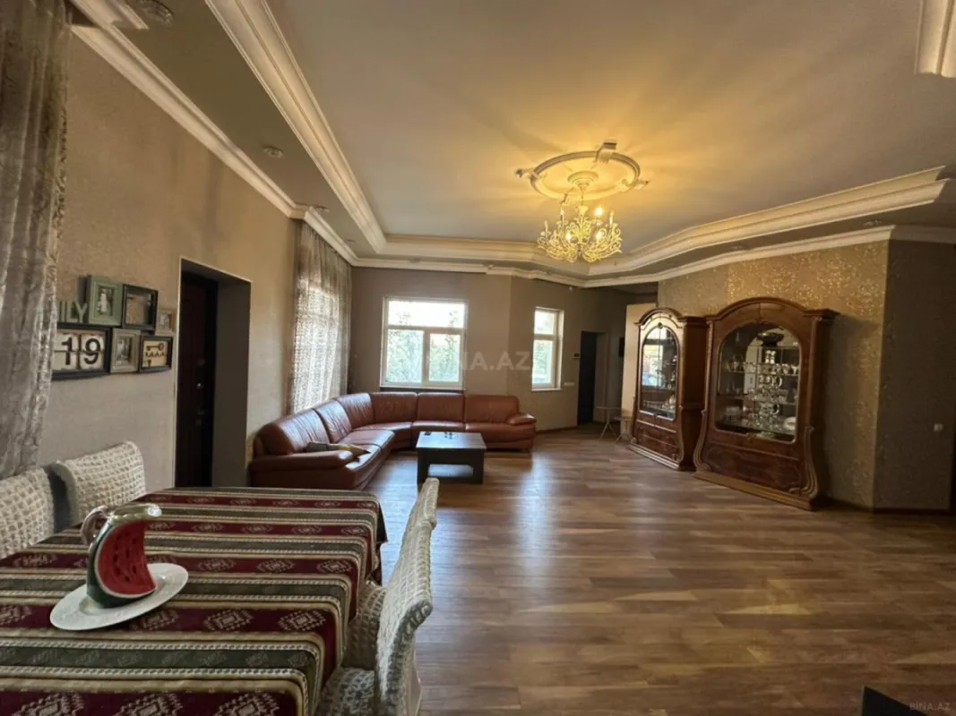 Satılır 8 otaqlı həyət evi 600 m²