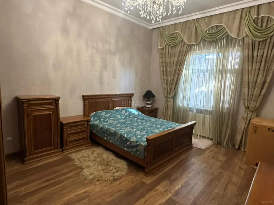 Satılır 8 otaqlı həyət evi 600 m²
