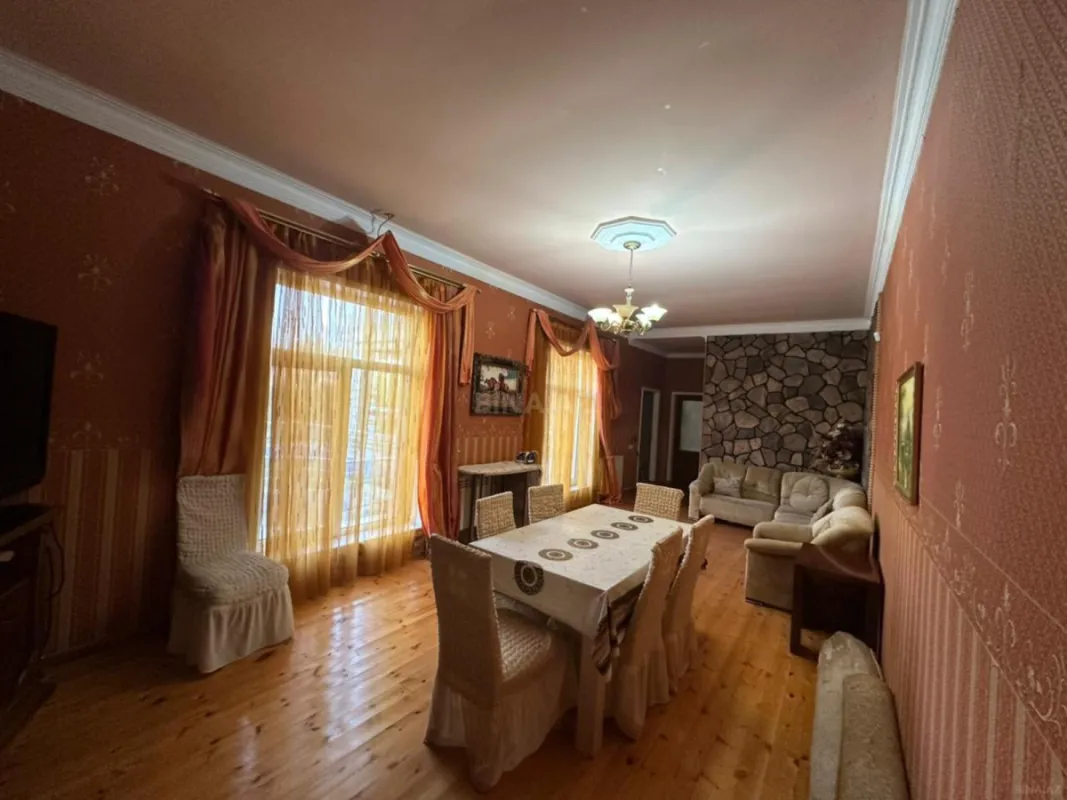 Satılır 8 otaqlı həyət evi 600 m²