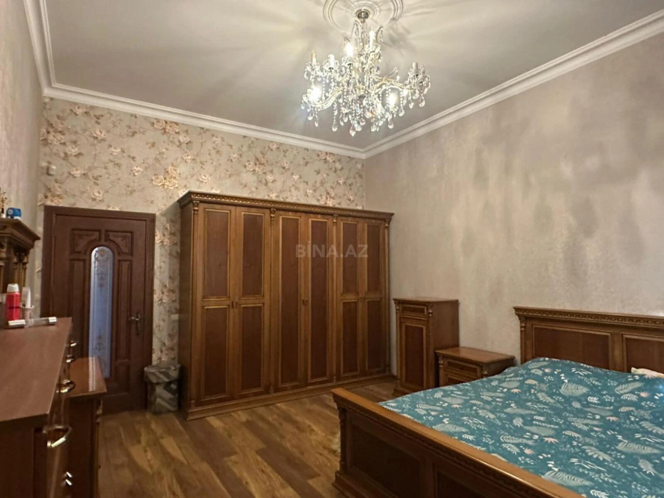 Satılır 8 otaqlı həyət evi 600 m²