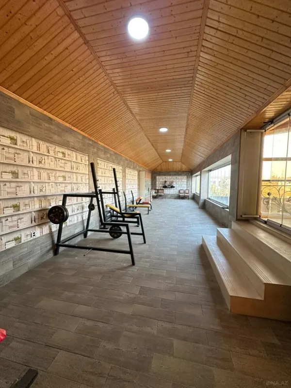 Satılır 8 otaqlı həyət evi 600 m²