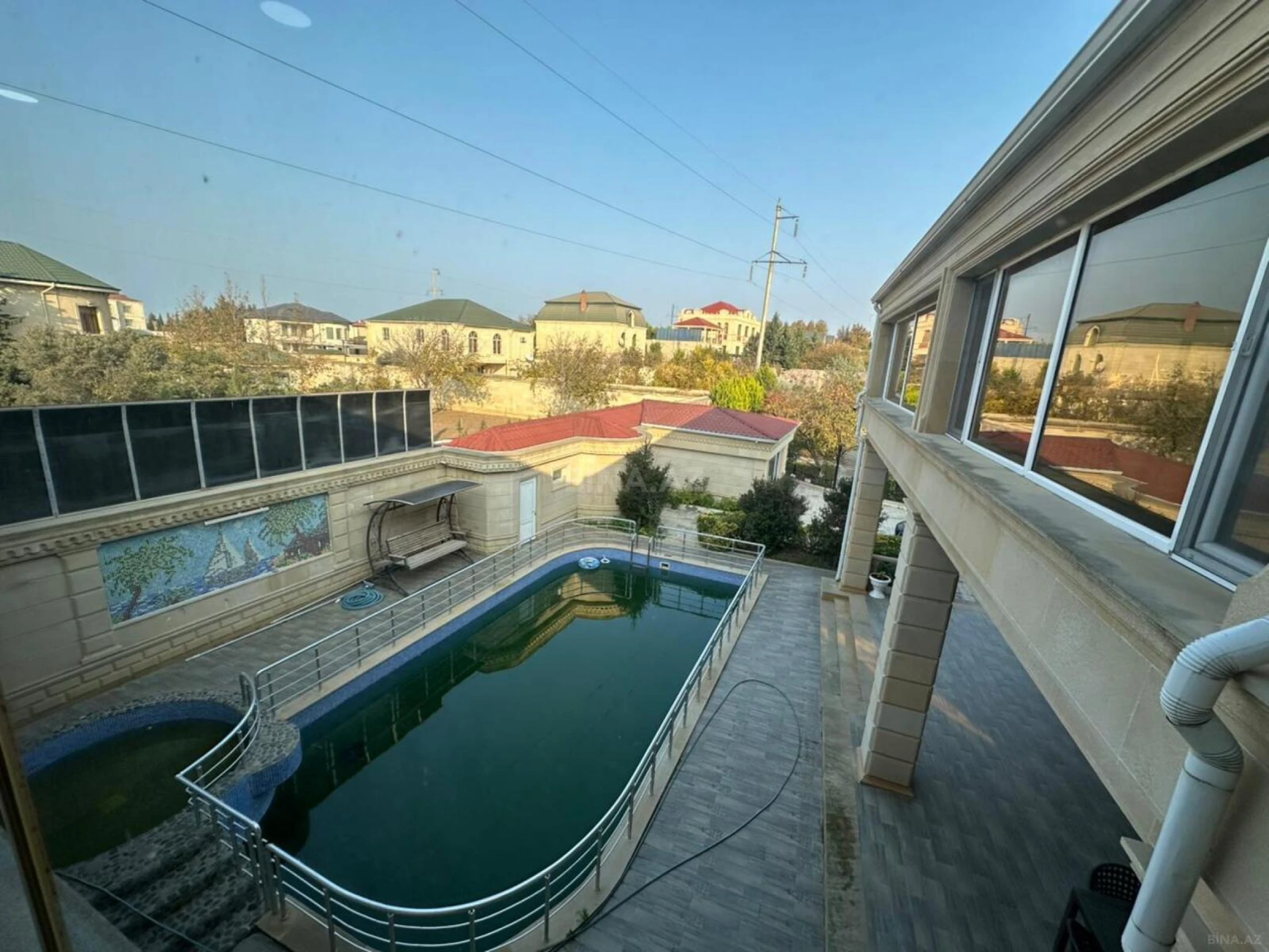Satılır 8 otaqlı həyət evi 600 m²