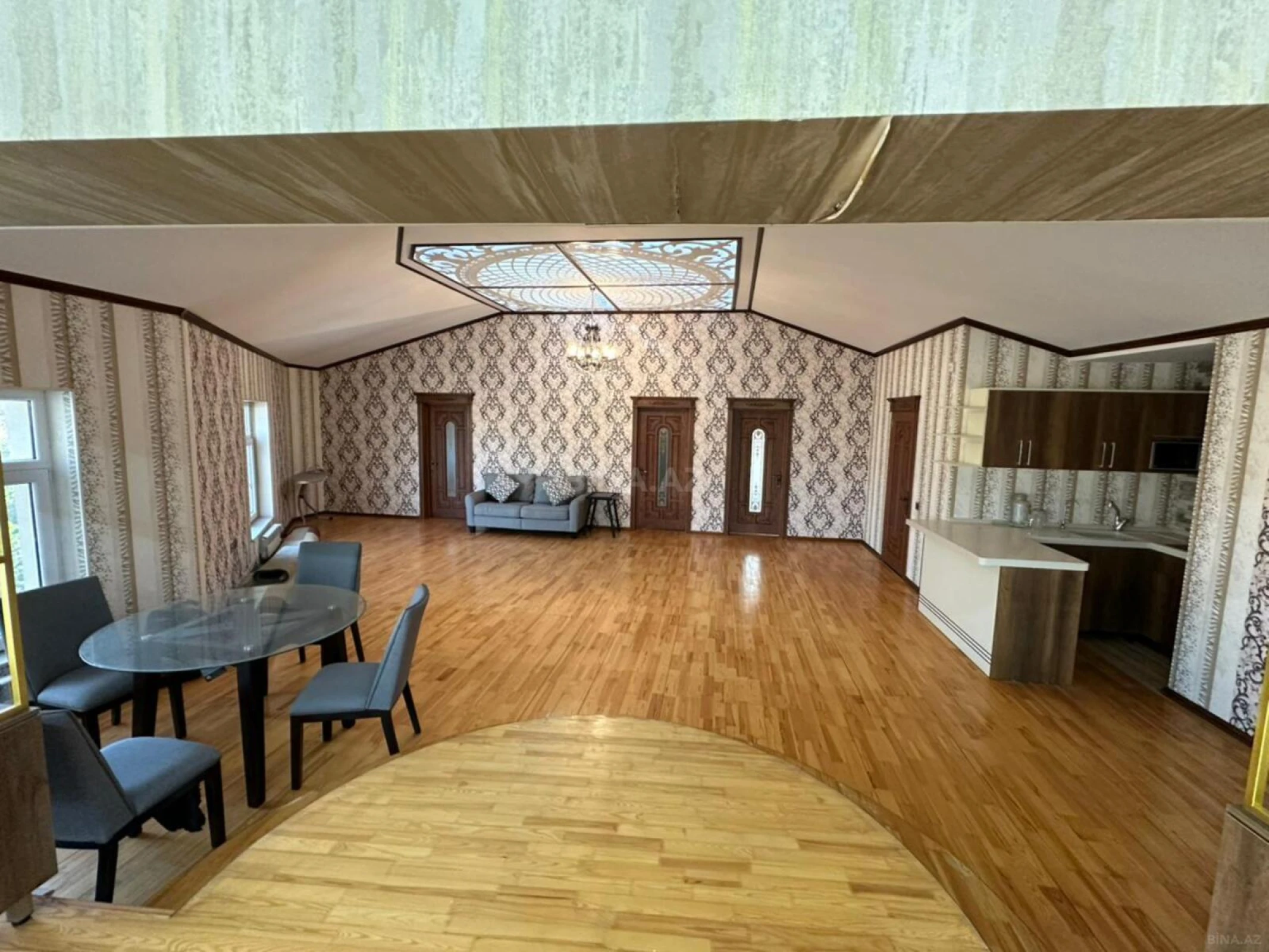 Satılır 8 otaqlı həyət evi 600 m²