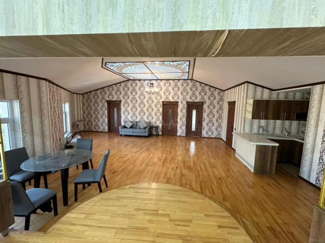 Satılır 8 otaqlı həyət evi 600 m²