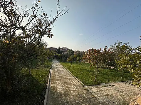 Satılır 8 otaqlı həyət evi 600 m²