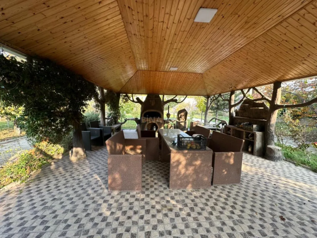Satılır 8 otaqlı həyət evi 600 m²