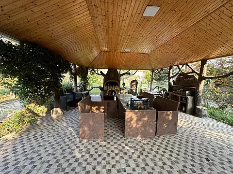 Satılır 8 otaqlı həyət evi 600 m²