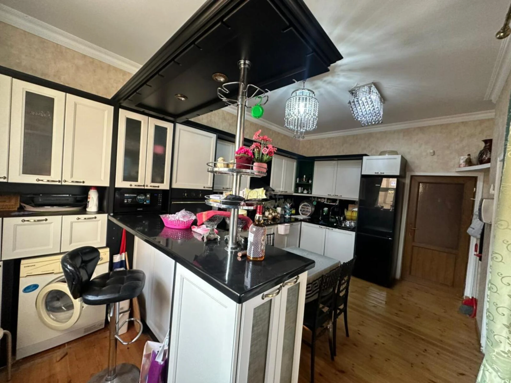 Satılır 8 otaqlı həyət evi 600 m²