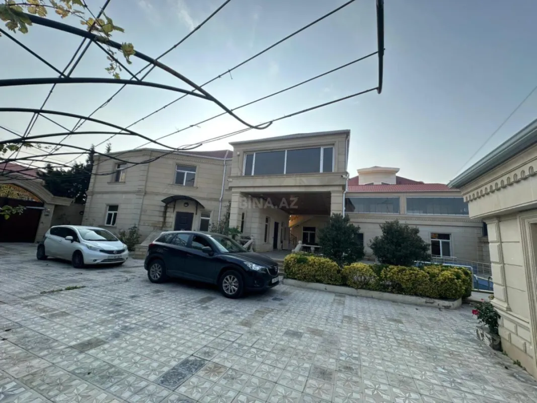 Satılır 8 otaqlı həyət evi 600 m²