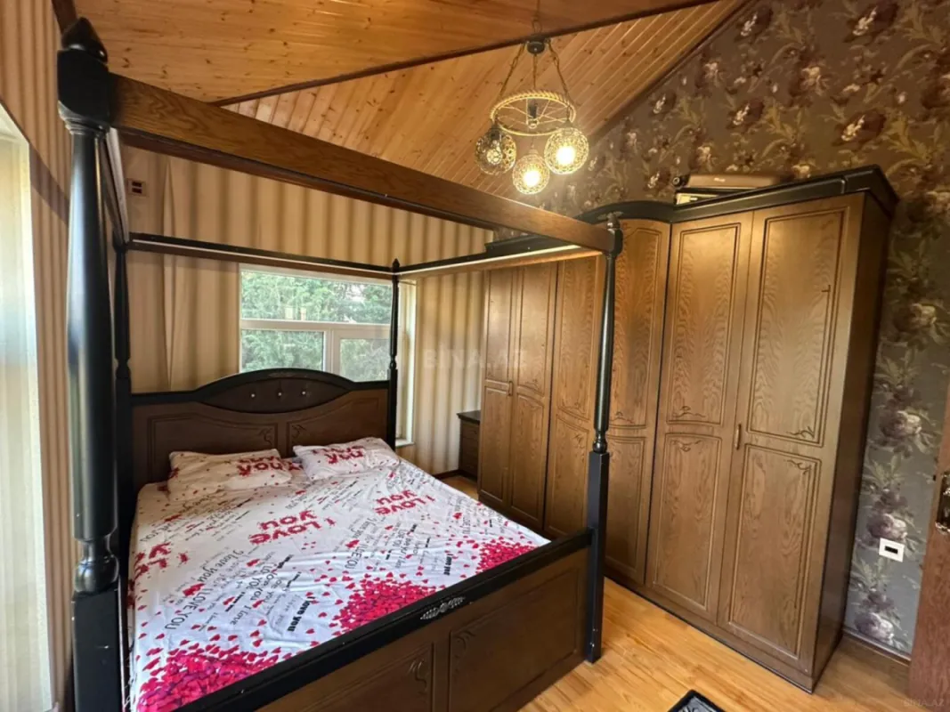 Satılır 8 otaqlı həyət evi 600 m²