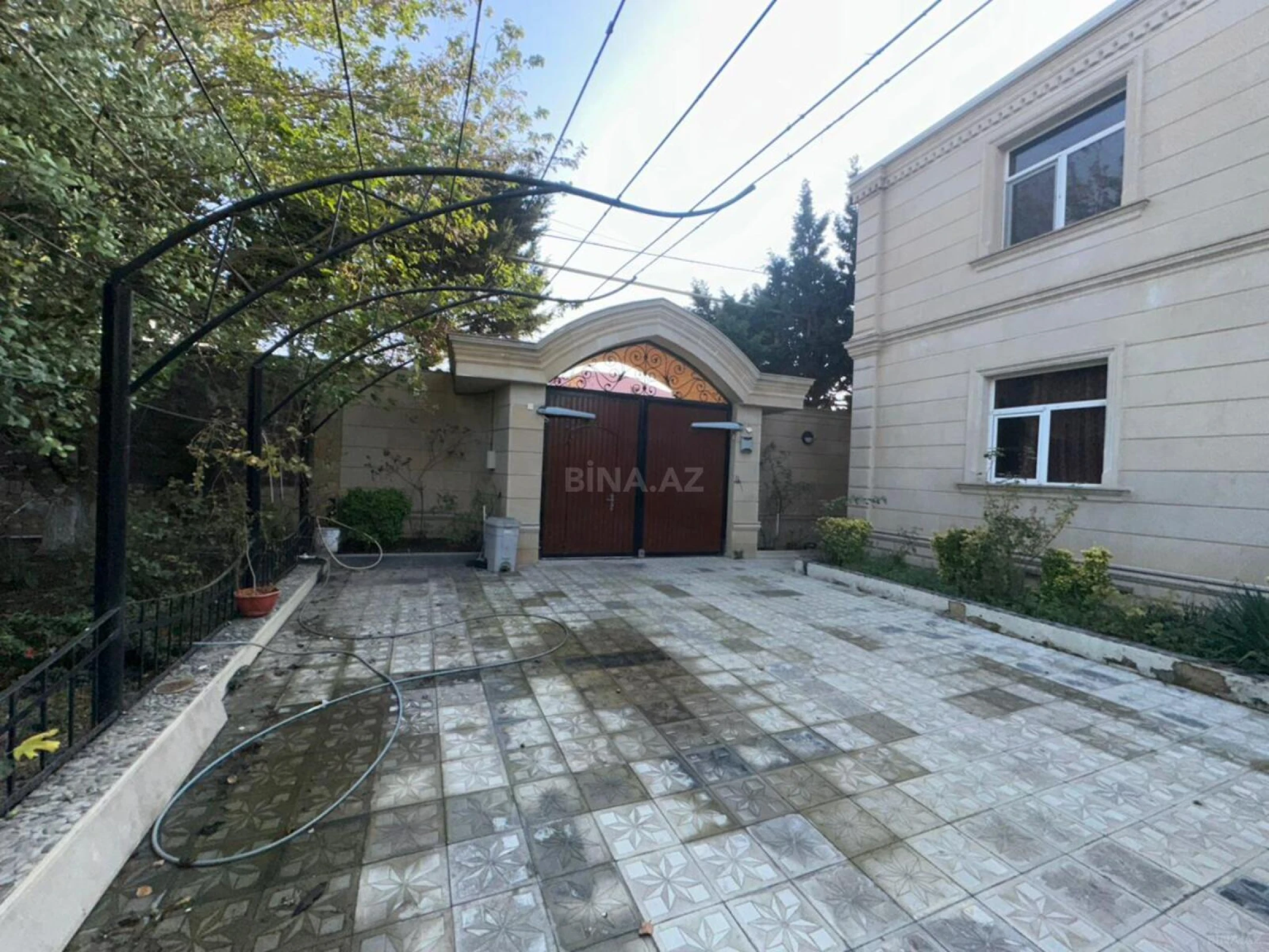 Satılır 8 otaqlı həyət evi 600 m²