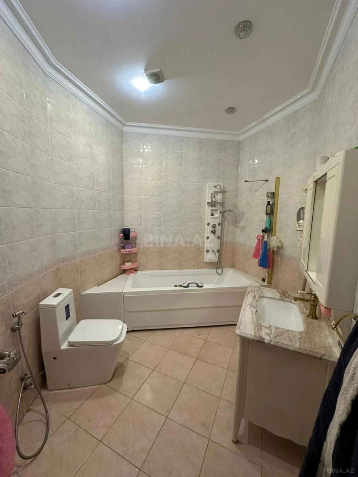 Satılır 8 otaqlı həyət evi 600 m²
