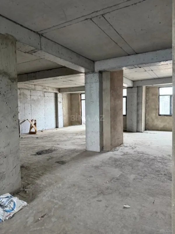 Satılır 4 otaqlı mənzil 182 m²